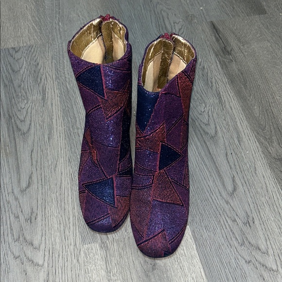 Geometric Patterned Ankle Boots - Picture 1 of 8